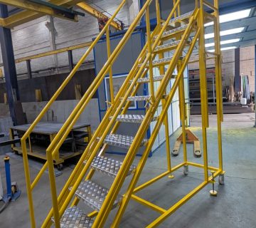 Escalera industrial metalica fabricada e instalada por DIBTEC 3 360x320
