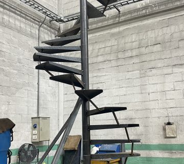 Escalera industrial metalica fabricada e instalada por DIBTEC 5 360x320